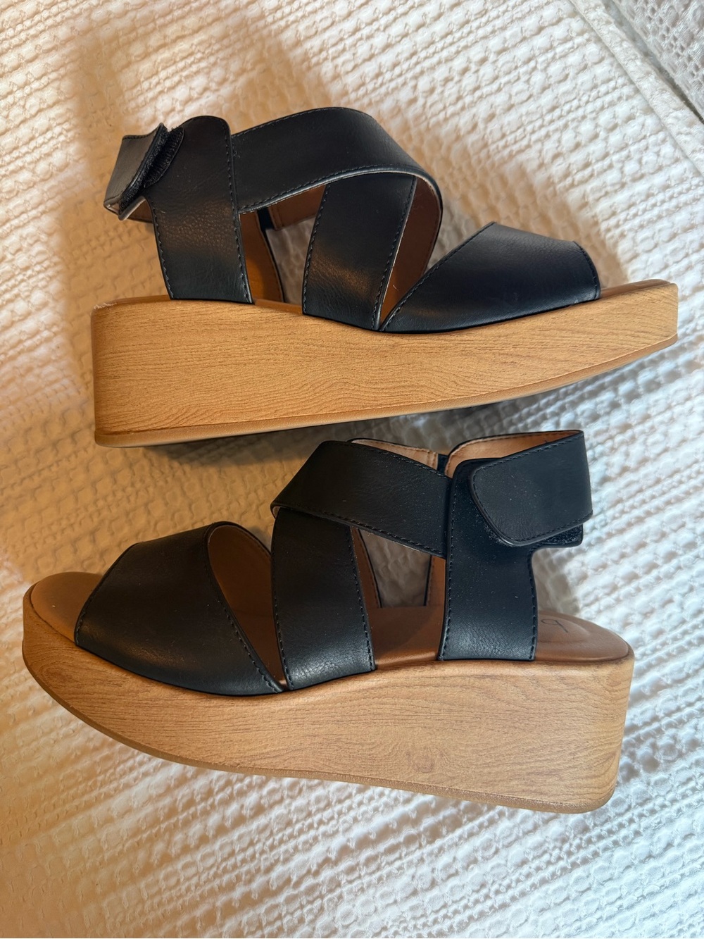 Women’s b.o.c. Born Concept wedge sandals Sz 9